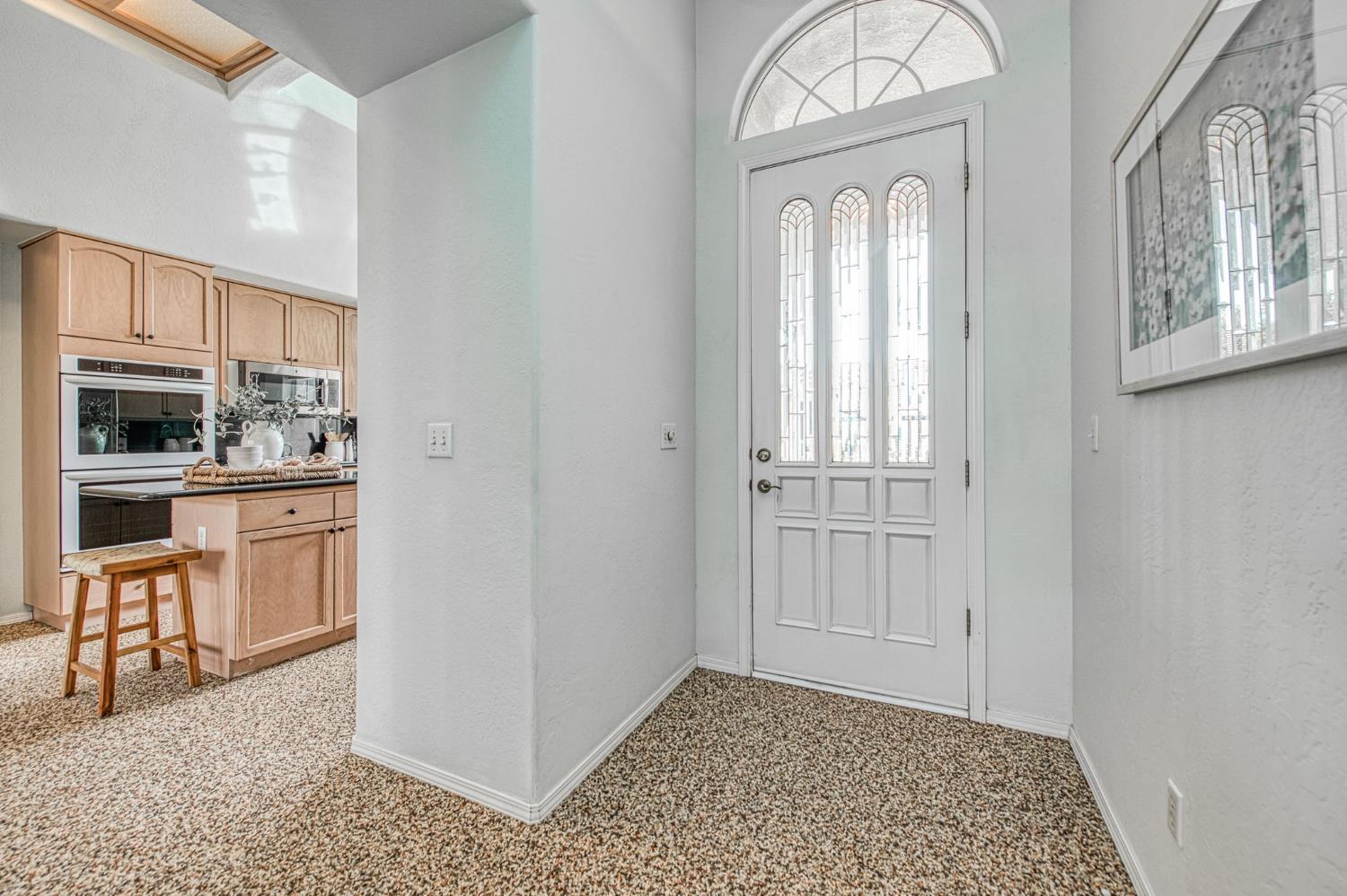 844 E Green Acres Dr, Fresno, CA 93720