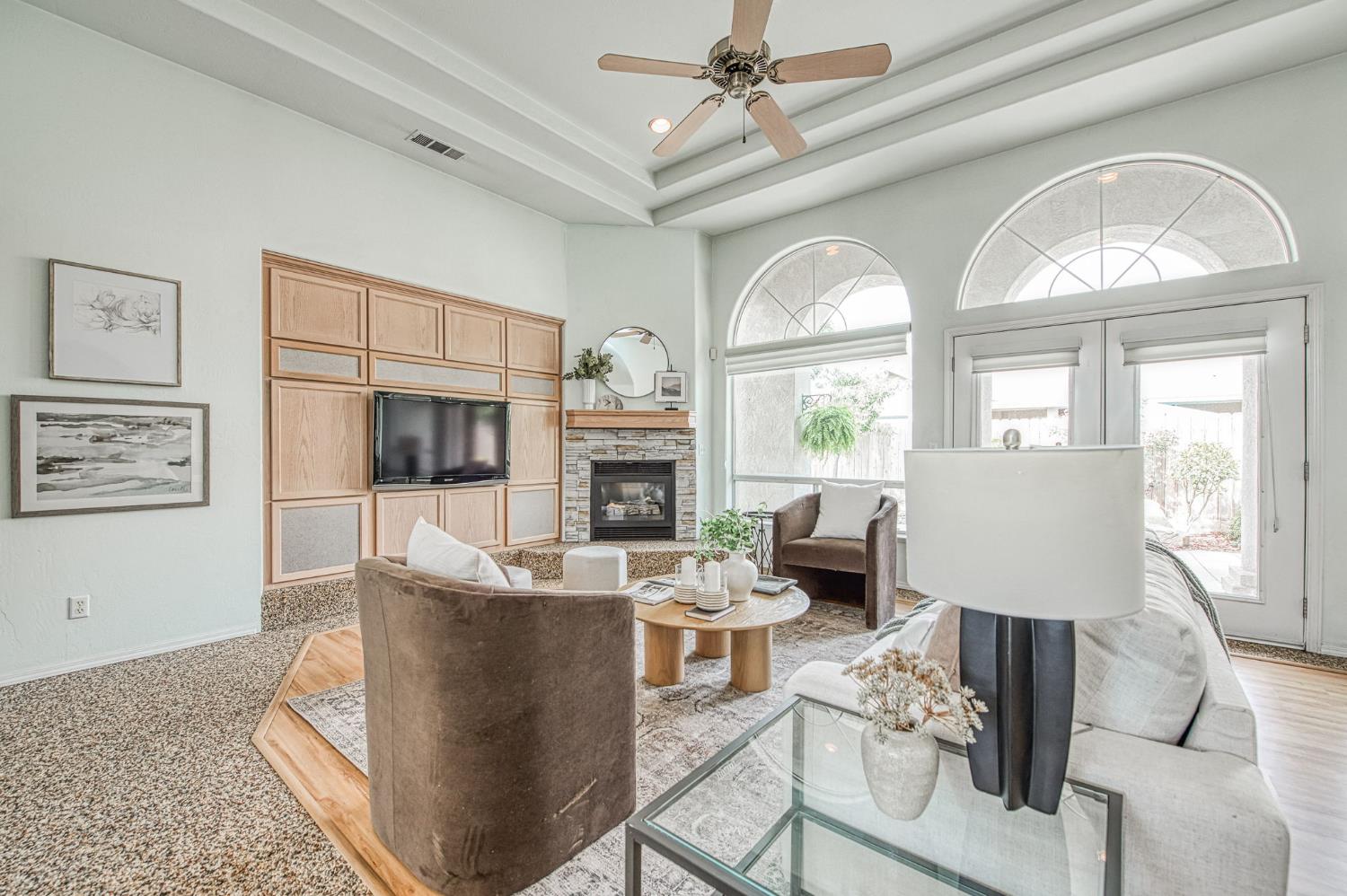 844 E Green Acres Dr, Fresno, CA 93720