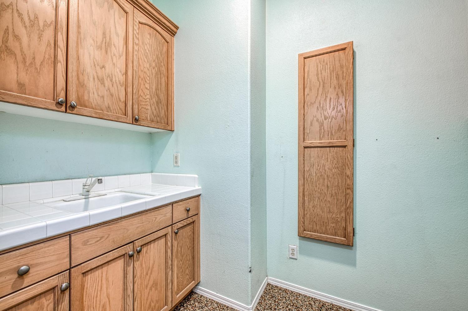 844 E Green Acres Dr, Fresno, CA 93720