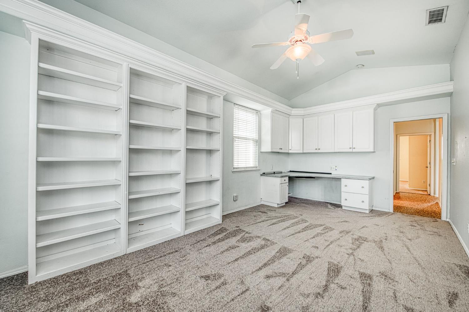 844 E Green Acres Dr, Fresno, CA 93720