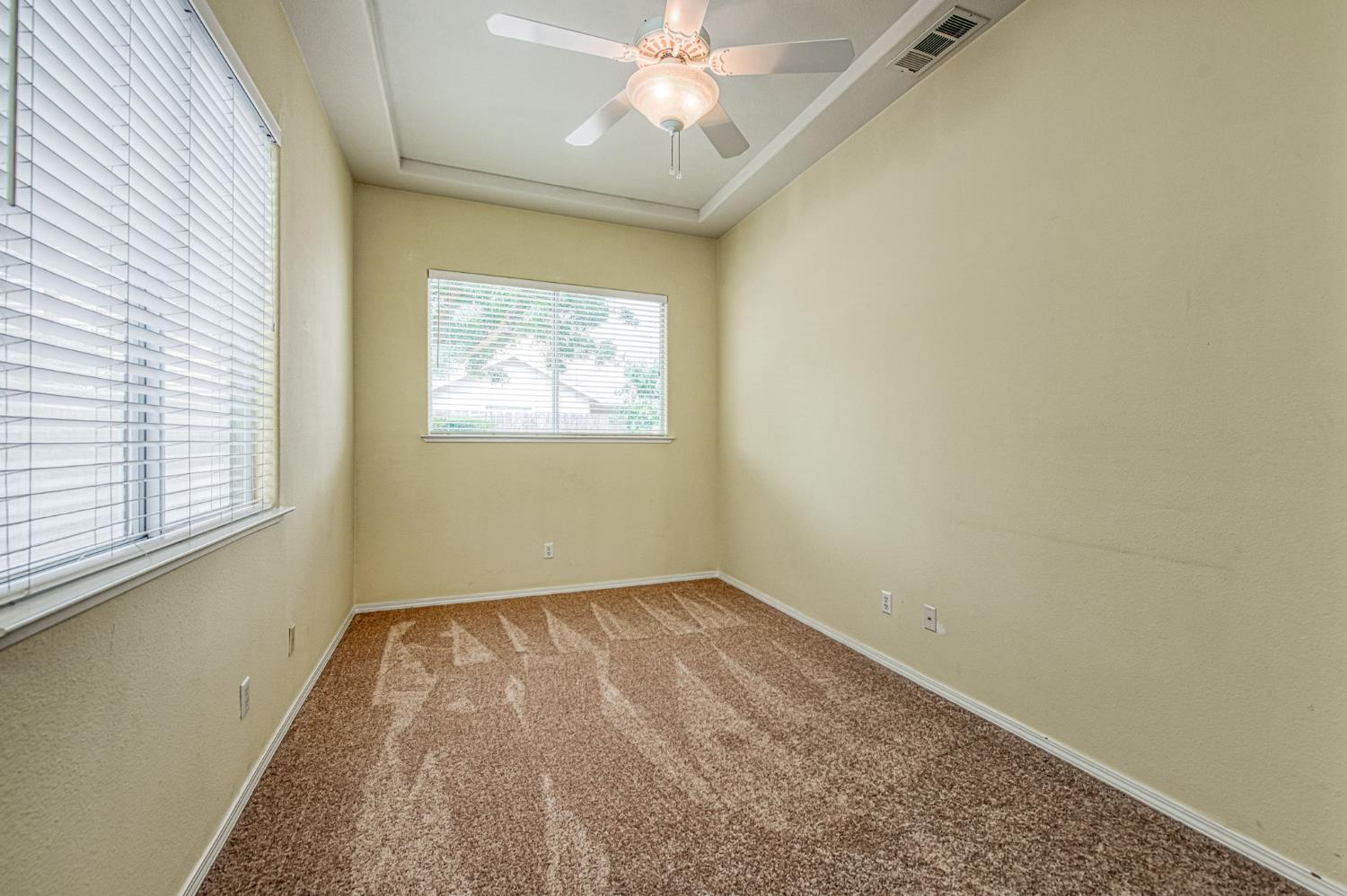 844 E Green Acres Dr, Fresno, CA 93720