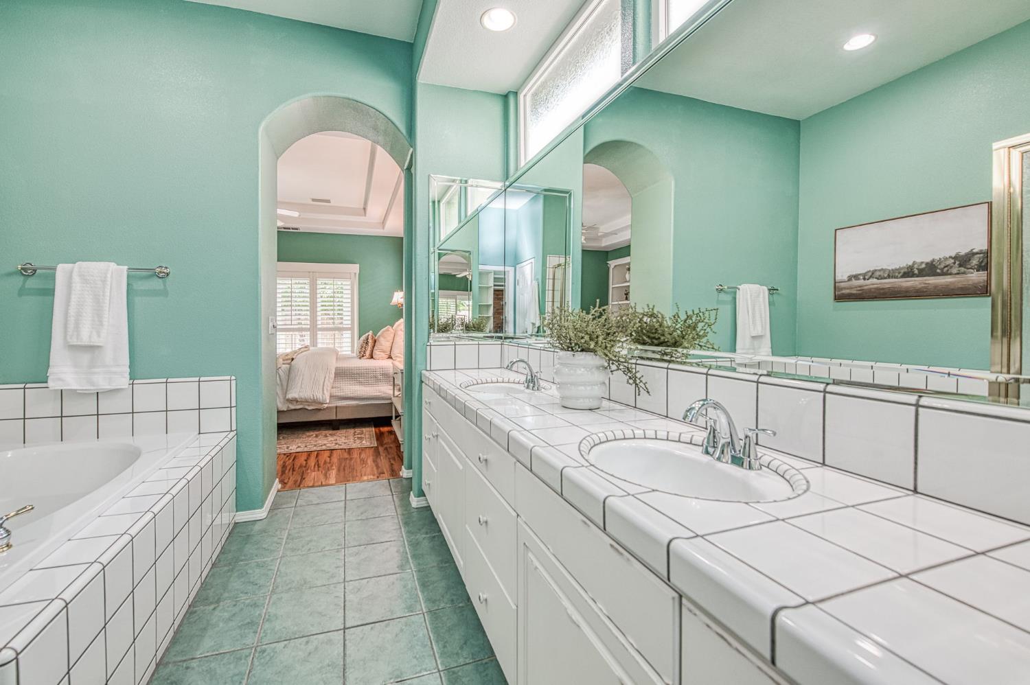 844 E Green Acres Dr, Fresno, CA 93720
