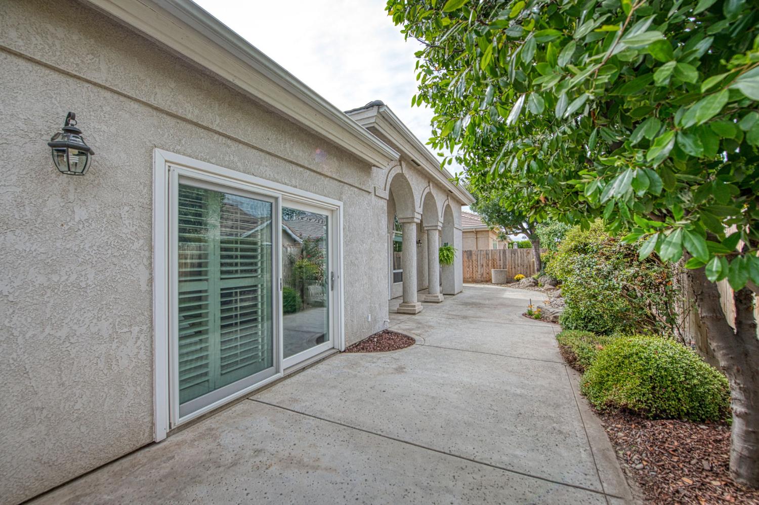 844 E Green Acres Dr, Fresno, CA 93720