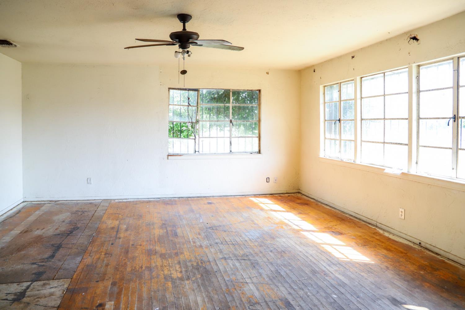 1105 Hoag Ave, Sanger, CA 93657