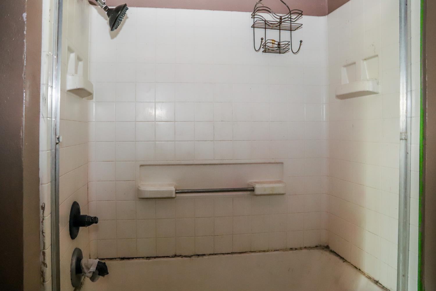 1105 Hoag Ave, Sanger, CA 93657