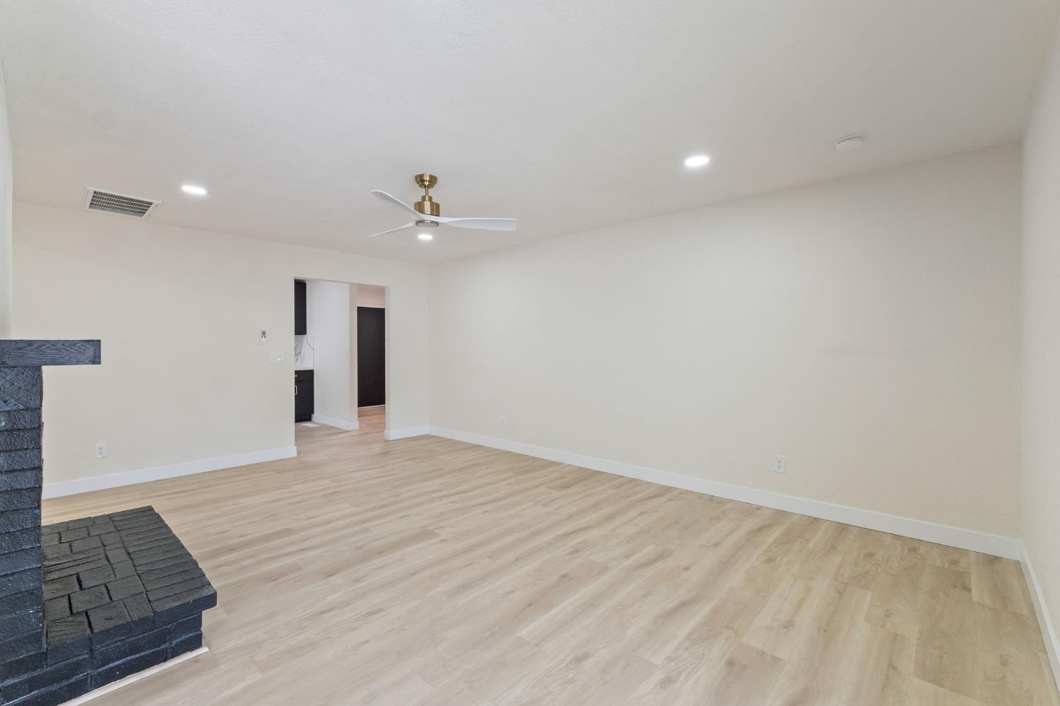 3045 W Celeste Ave, Fresno, CA 93711