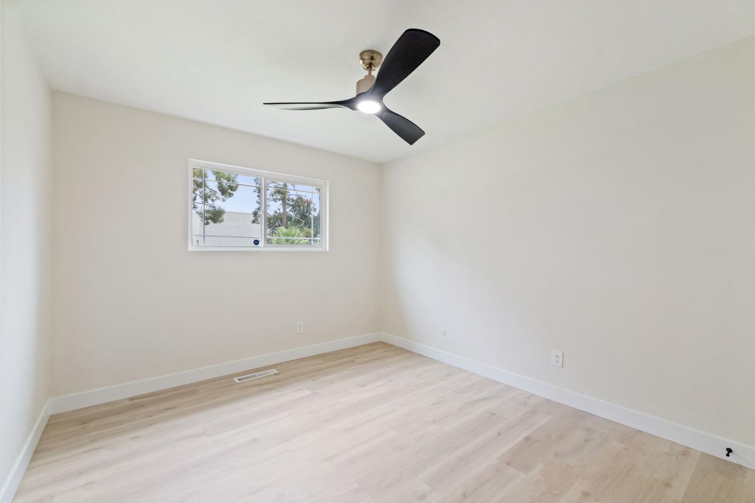 3045 W Celeste Ave, Fresno, CA 93711