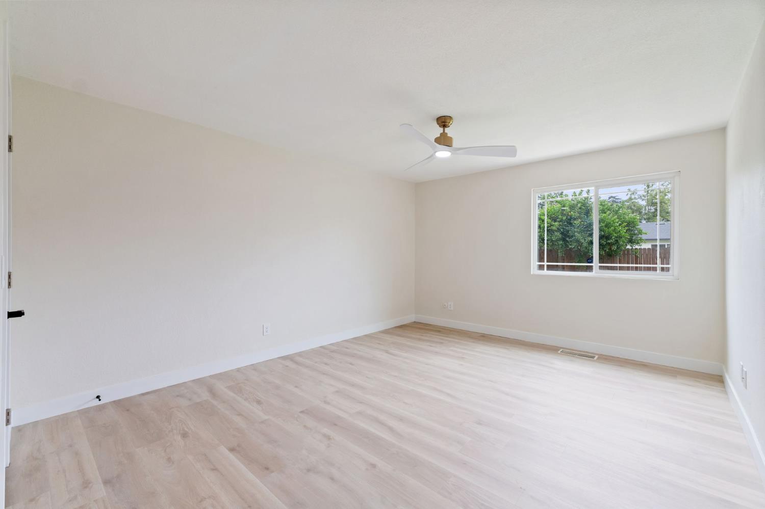 3045 W Celeste Ave, Fresno, CA 93711