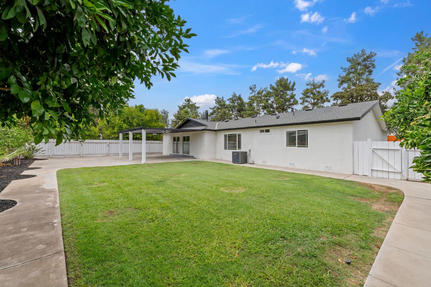 3045 W Celeste Ave, Fresno, CA 93711