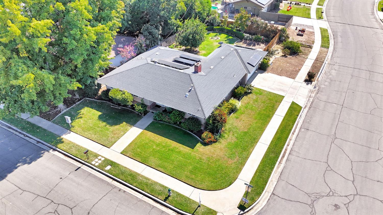 665 W Escalon, Fresno, CA 93704