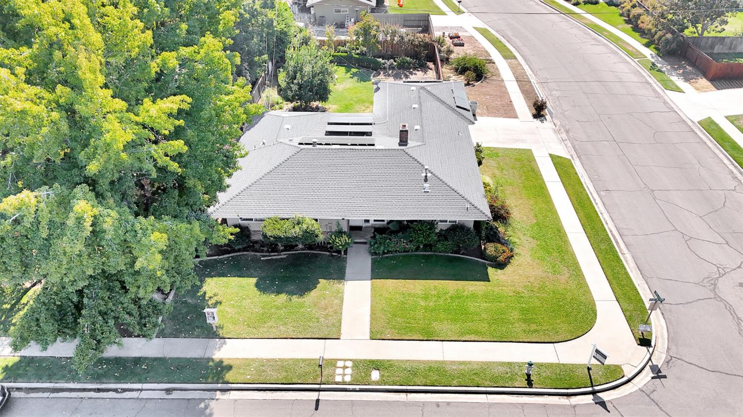 665 W Escalon, Fresno, CA 93704