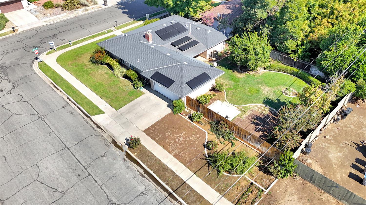 665 W Escalon, Fresno, CA 93704