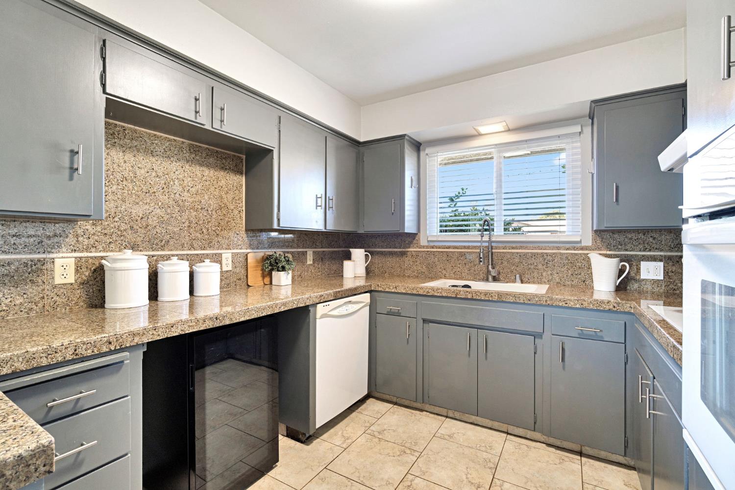 665 W Escalon, Fresno, CA 93704