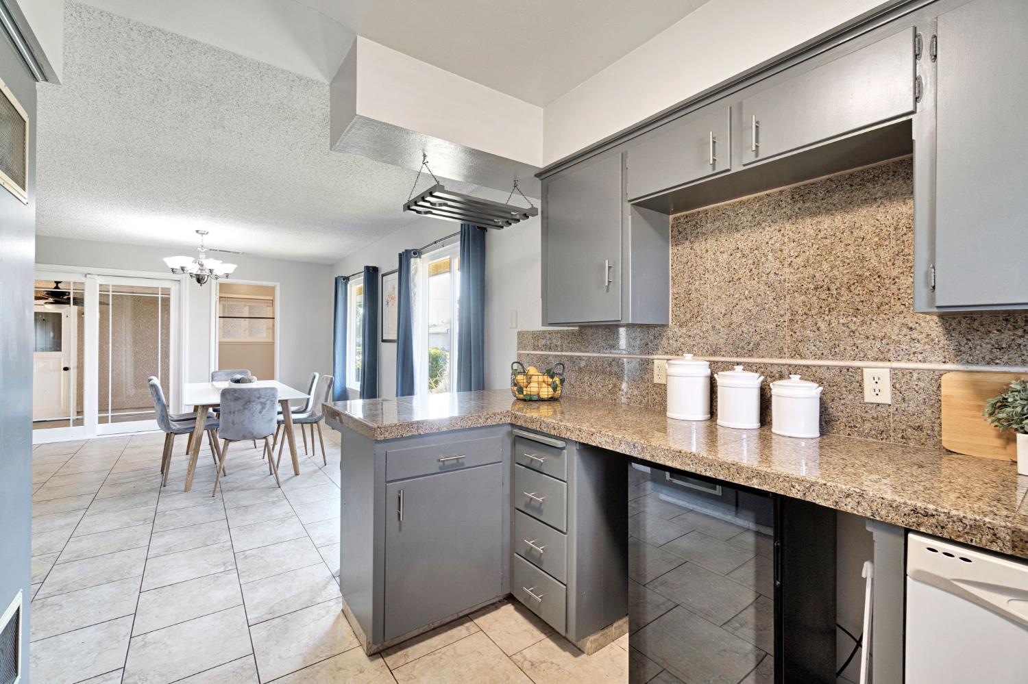 665 W Escalon, Fresno, CA 93704