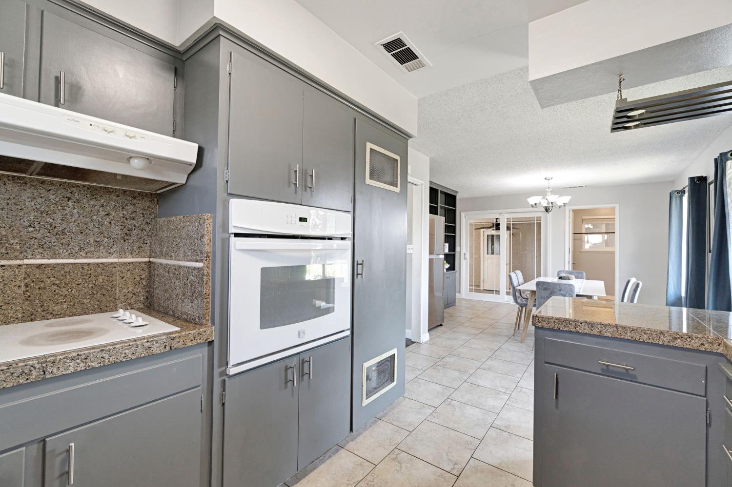 665 W Escalon, Fresno, CA 93704