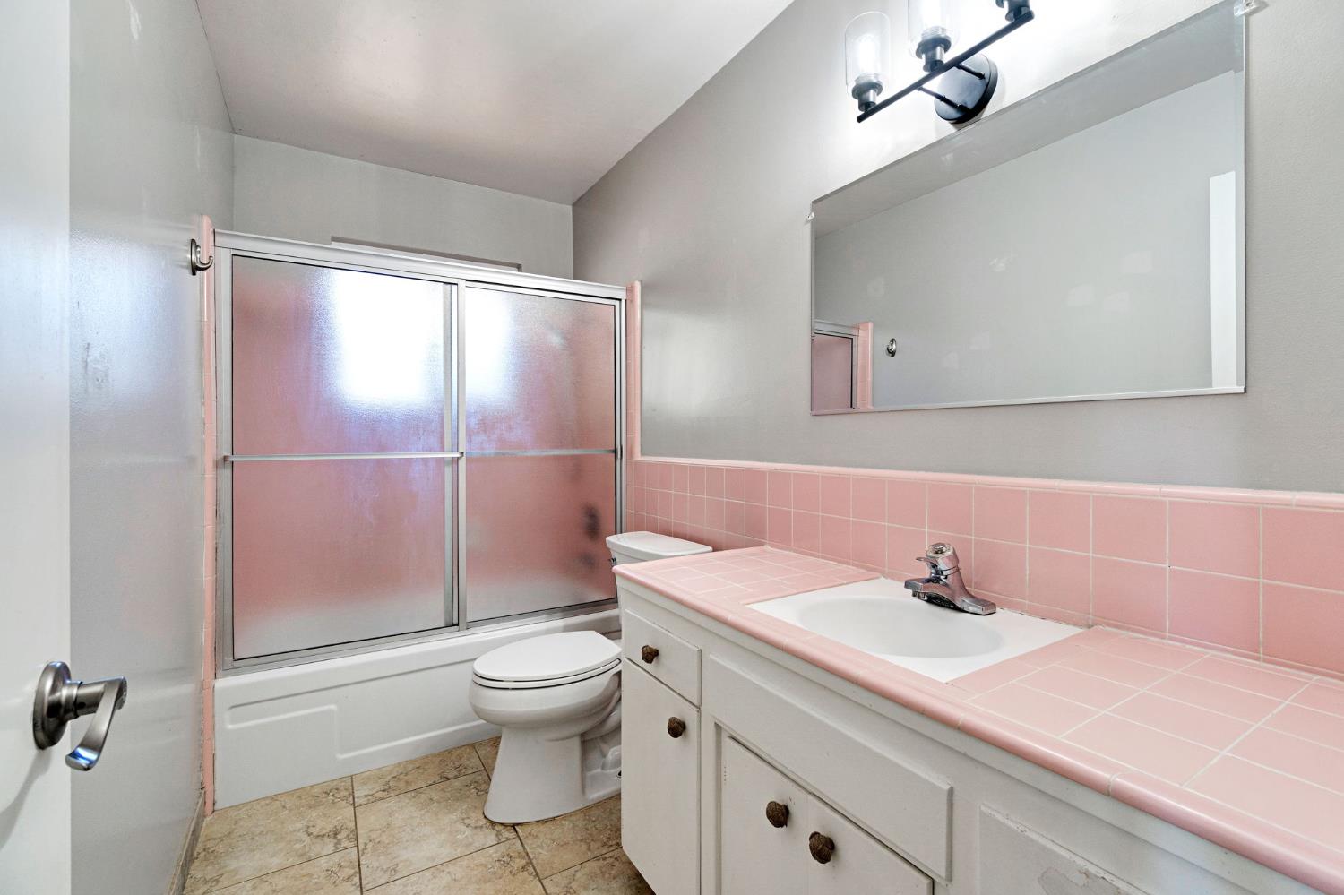 665 W Escalon, Fresno, CA 93704