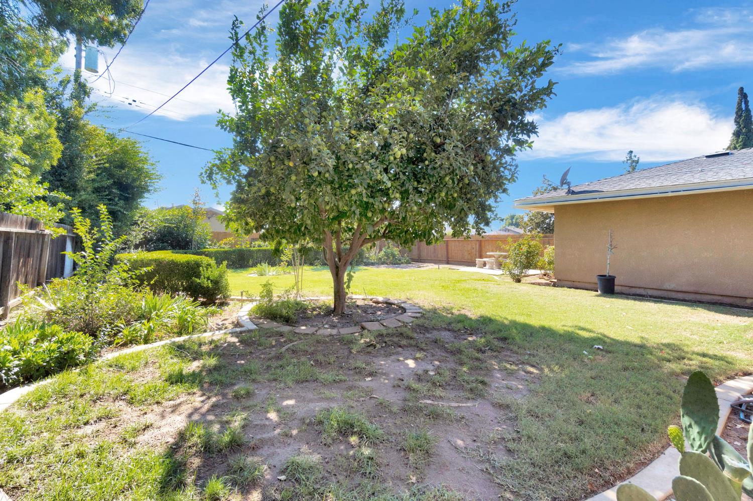 665 W Escalon, Fresno, CA 93704