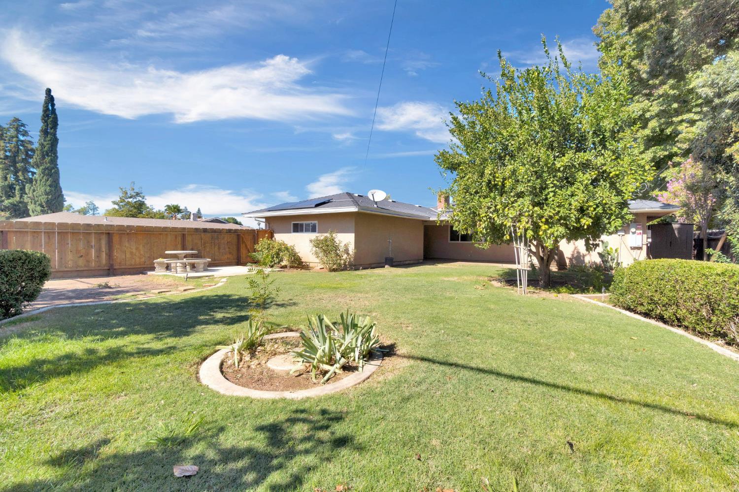 665 W Escalon, Fresno, CA 93704