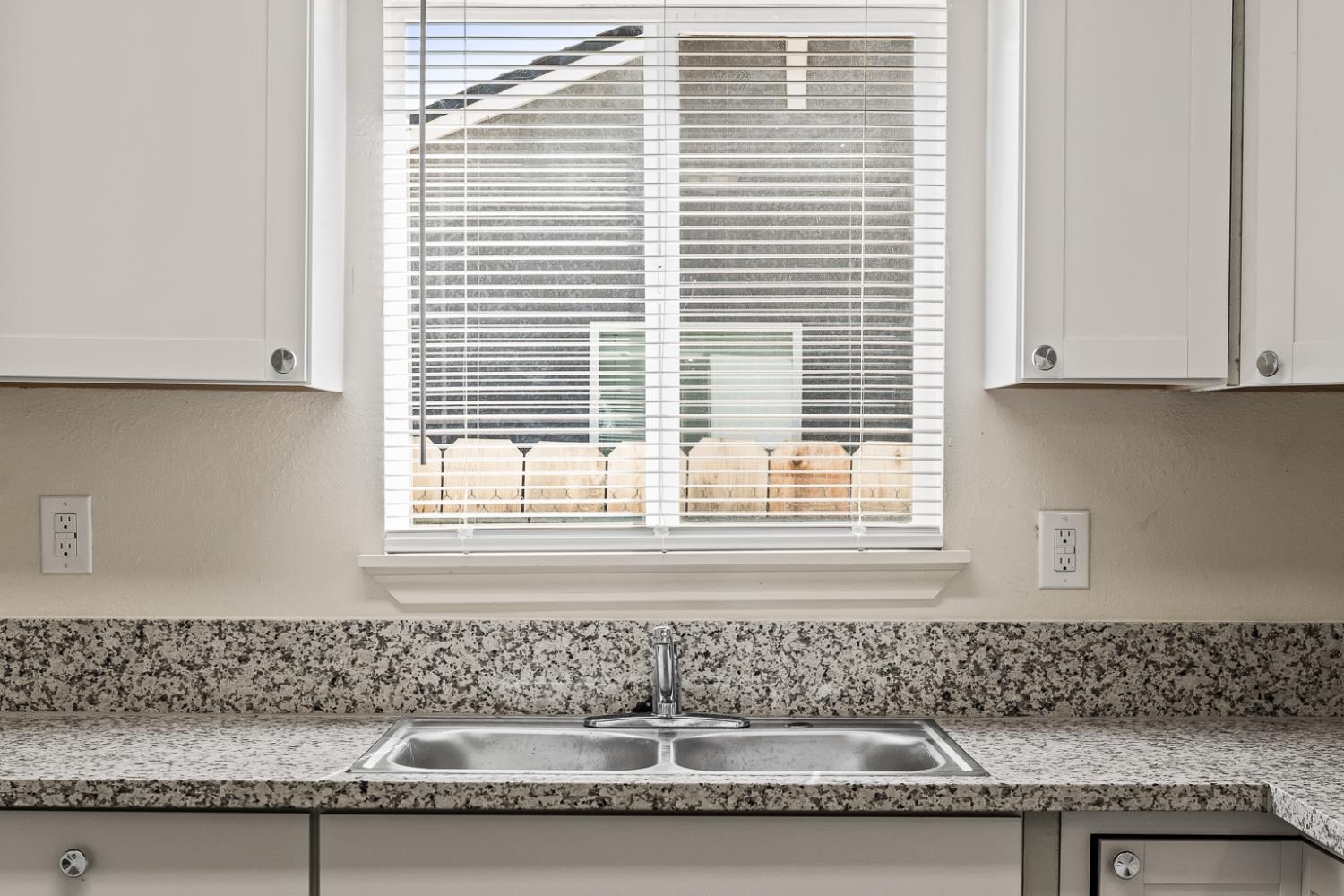 2337 S Poppy Ave, Fresno, CA 93706