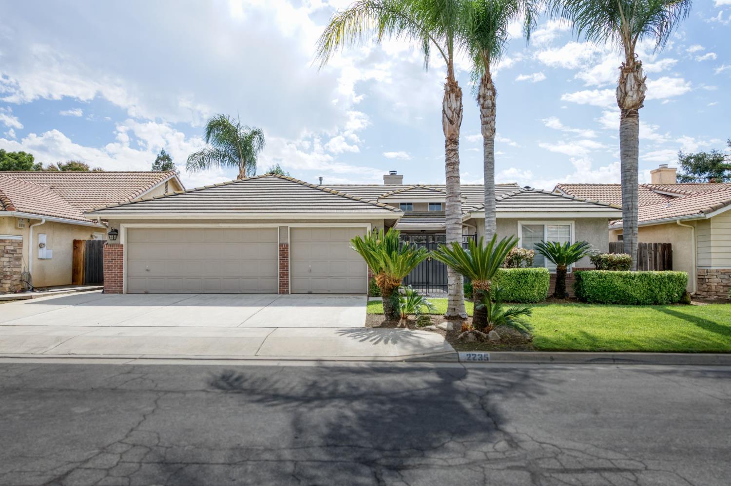 2235 E Lester Ave, Fresno, CA 93720