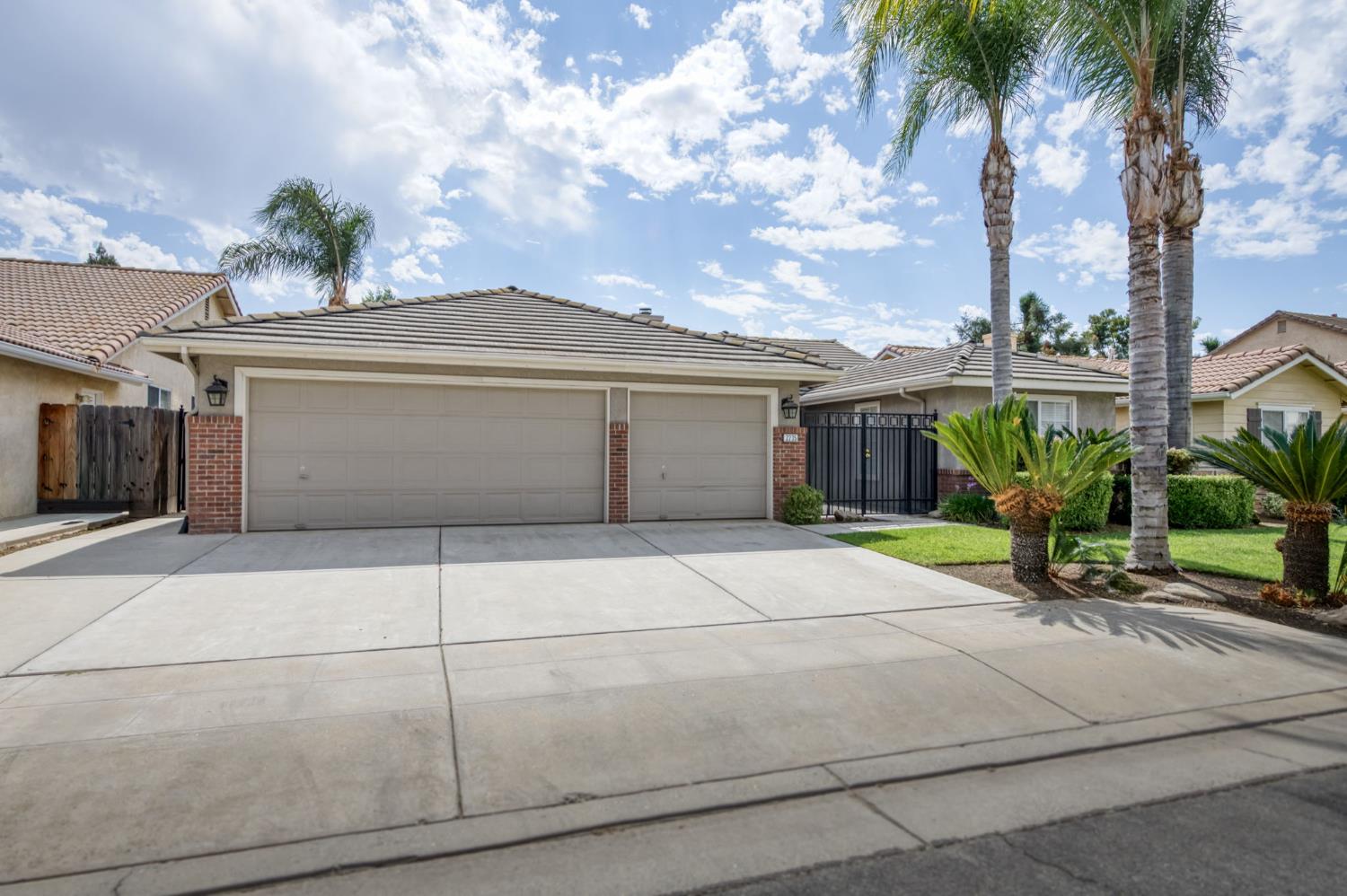 2235 E Lester Ave, Fresno, CA 93720