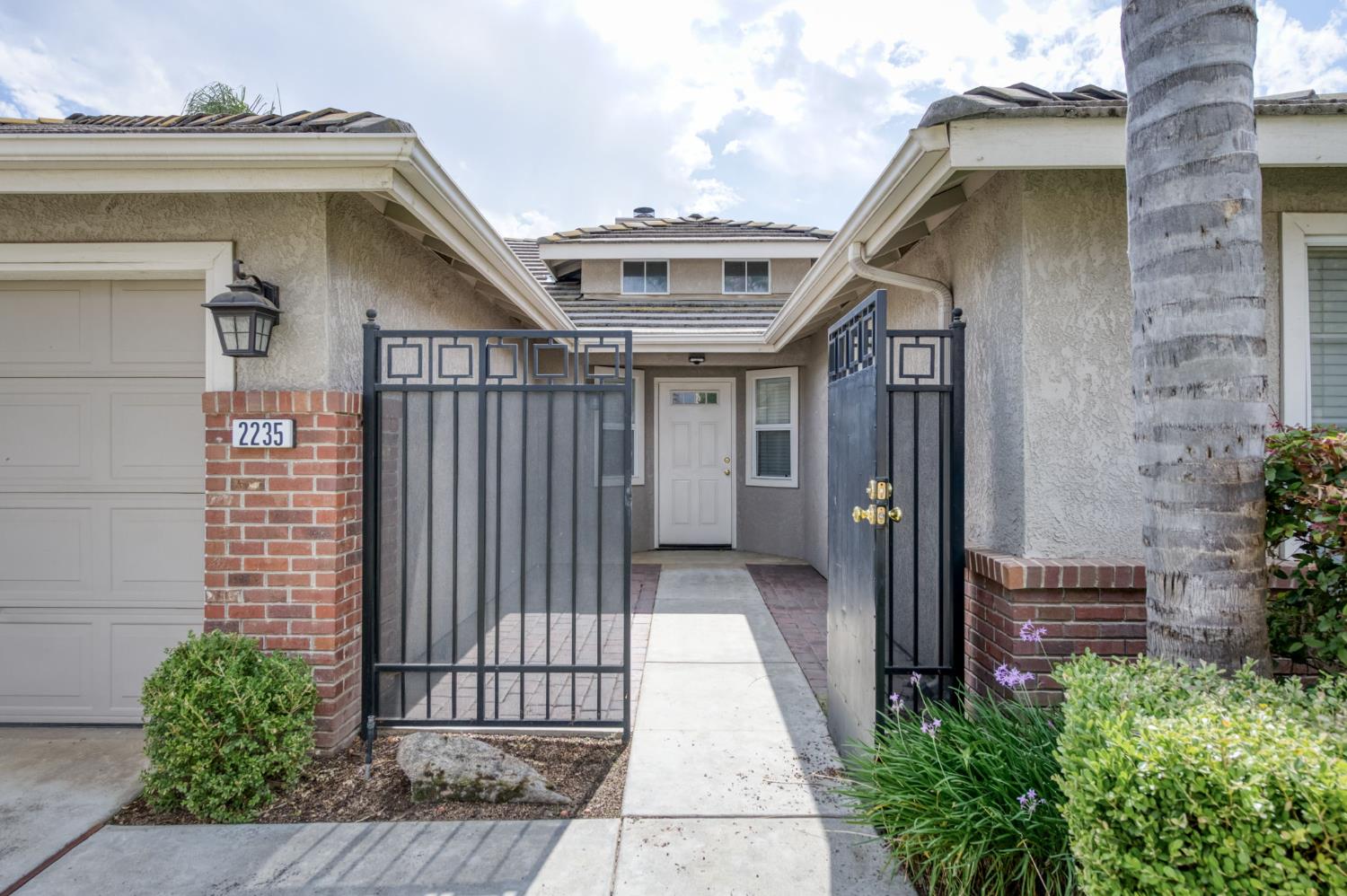 2235 E Lester Ave, Fresno, CA 93720