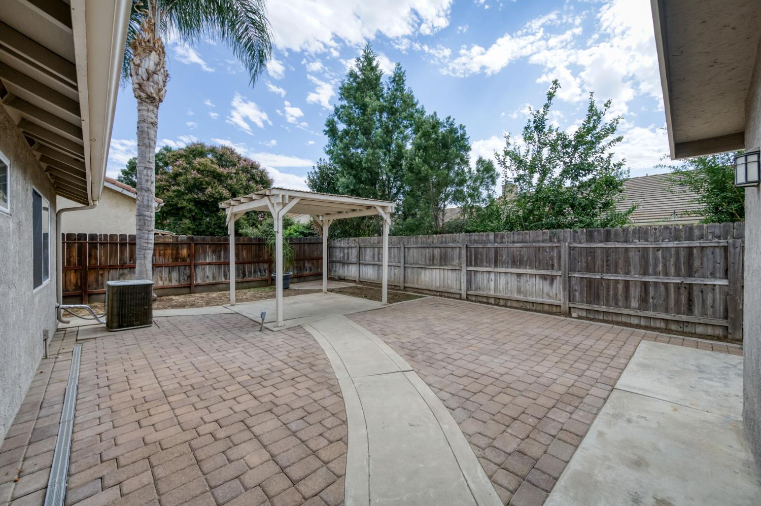 2235 E Lester Ave, Fresno, CA 93720