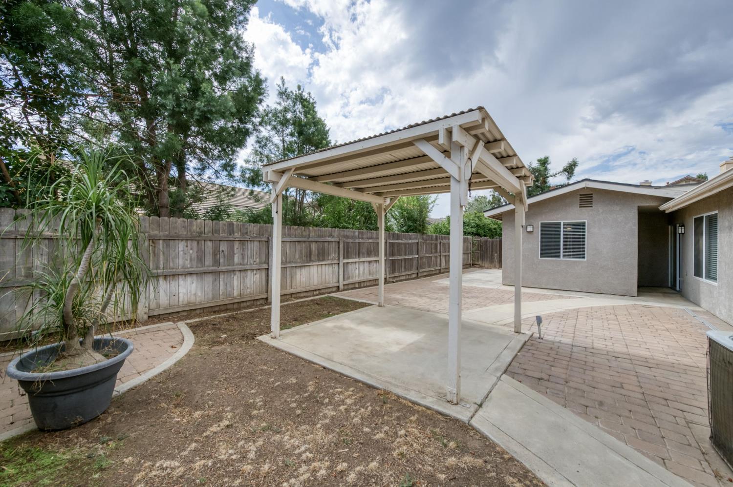 2235 E Lester Ave, Fresno, CA 93720