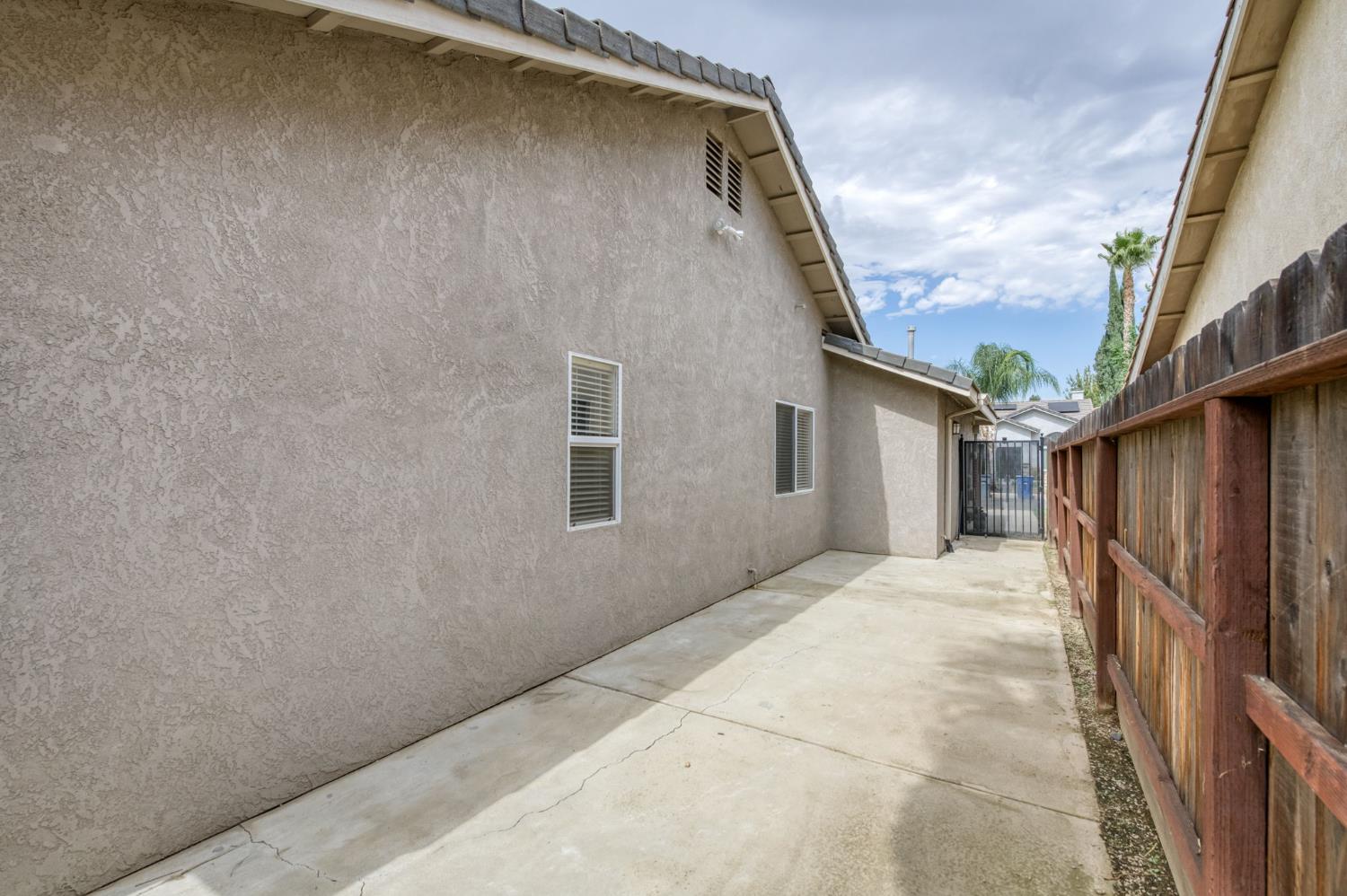 2235 E Lester Ave, Fresno, CA 93720