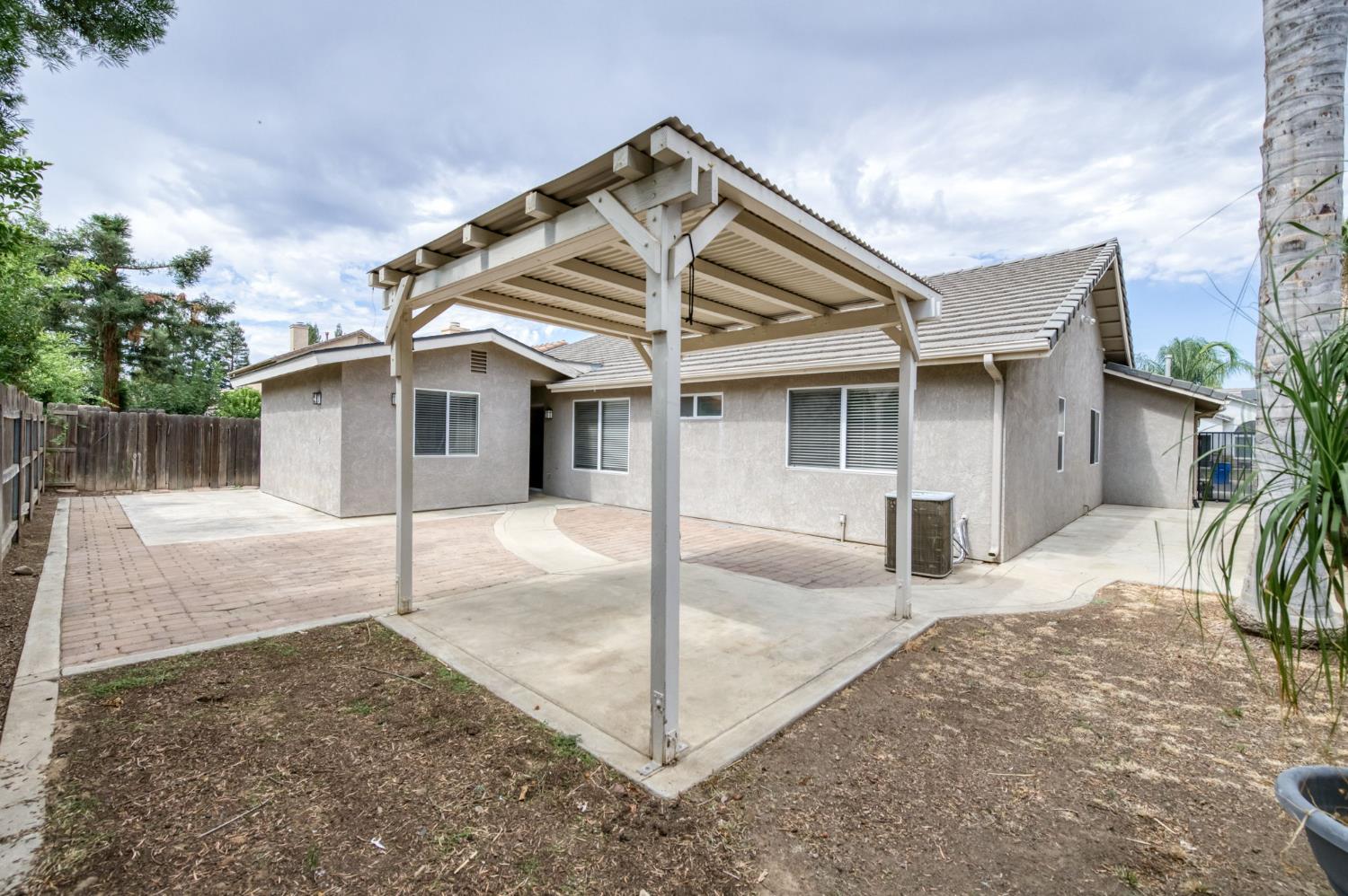 2235 E Lester Ave, Fresno, CA 93720