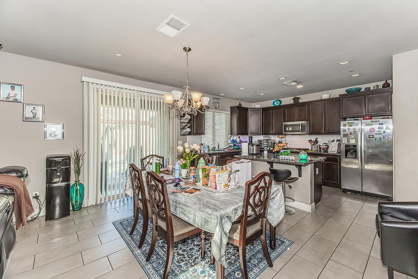 3549 Taylor Ln, Clovis, CA 93619