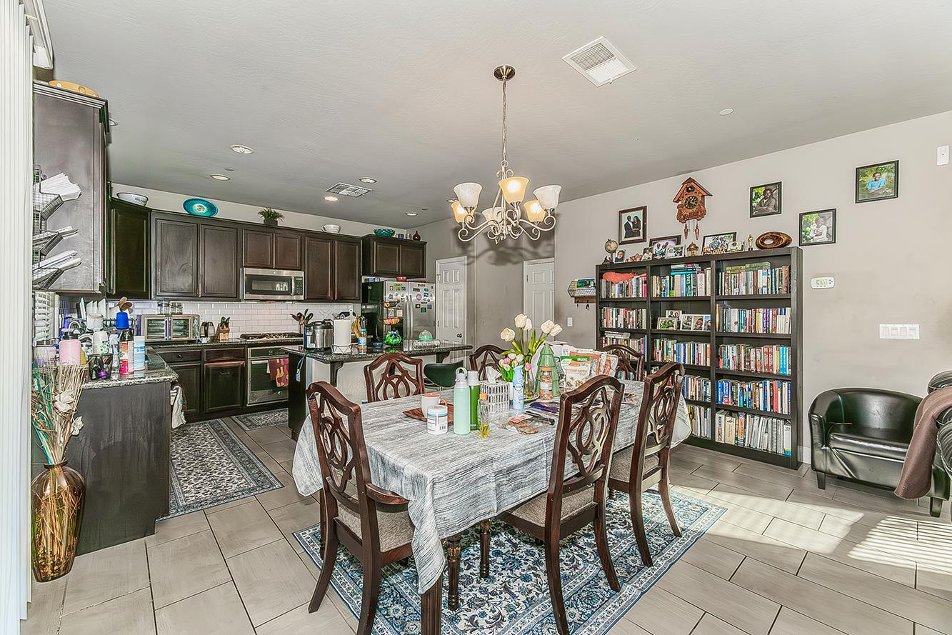 3549 Taylor Ln, Clovis, CA 93619