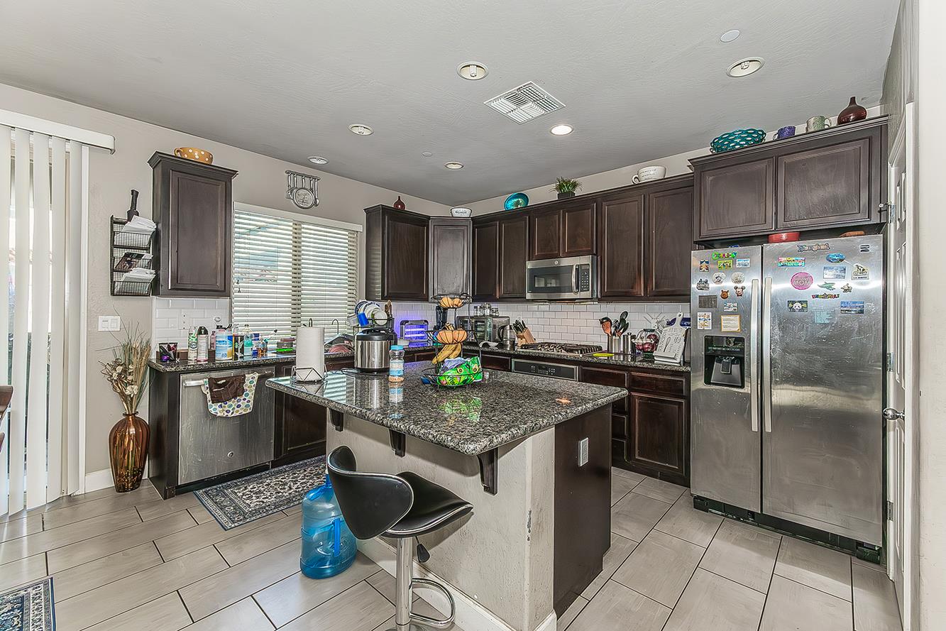 3549 Taylor Ln, Clovis, CA 93619