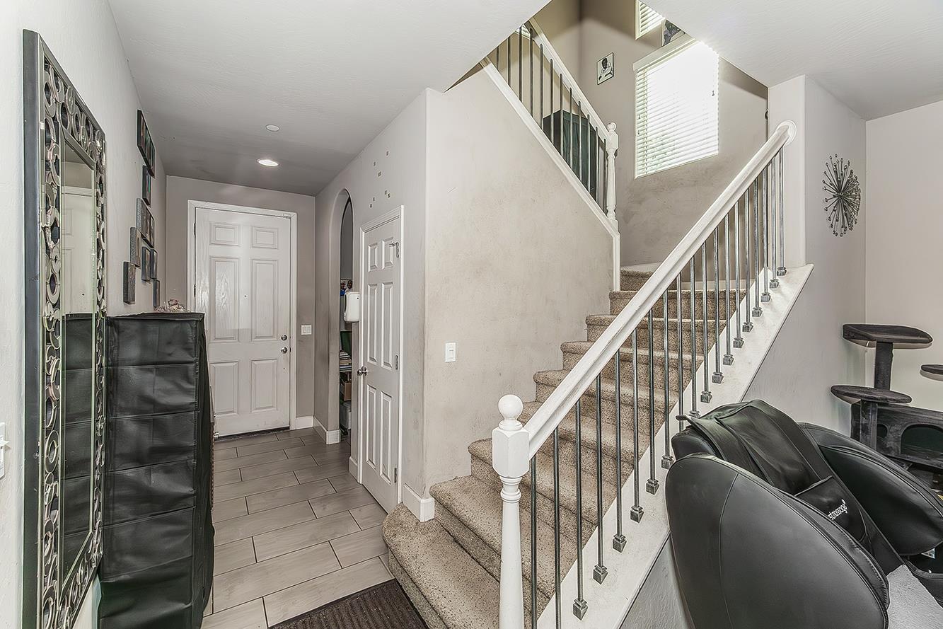 3549 Taylor Ln, Clovis, CA 93619