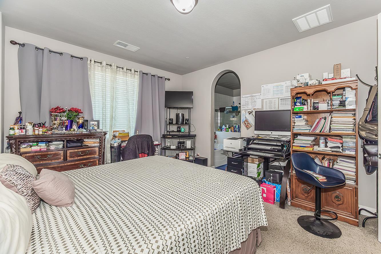 3549 Taylor Ln, Clovis, CA 93619