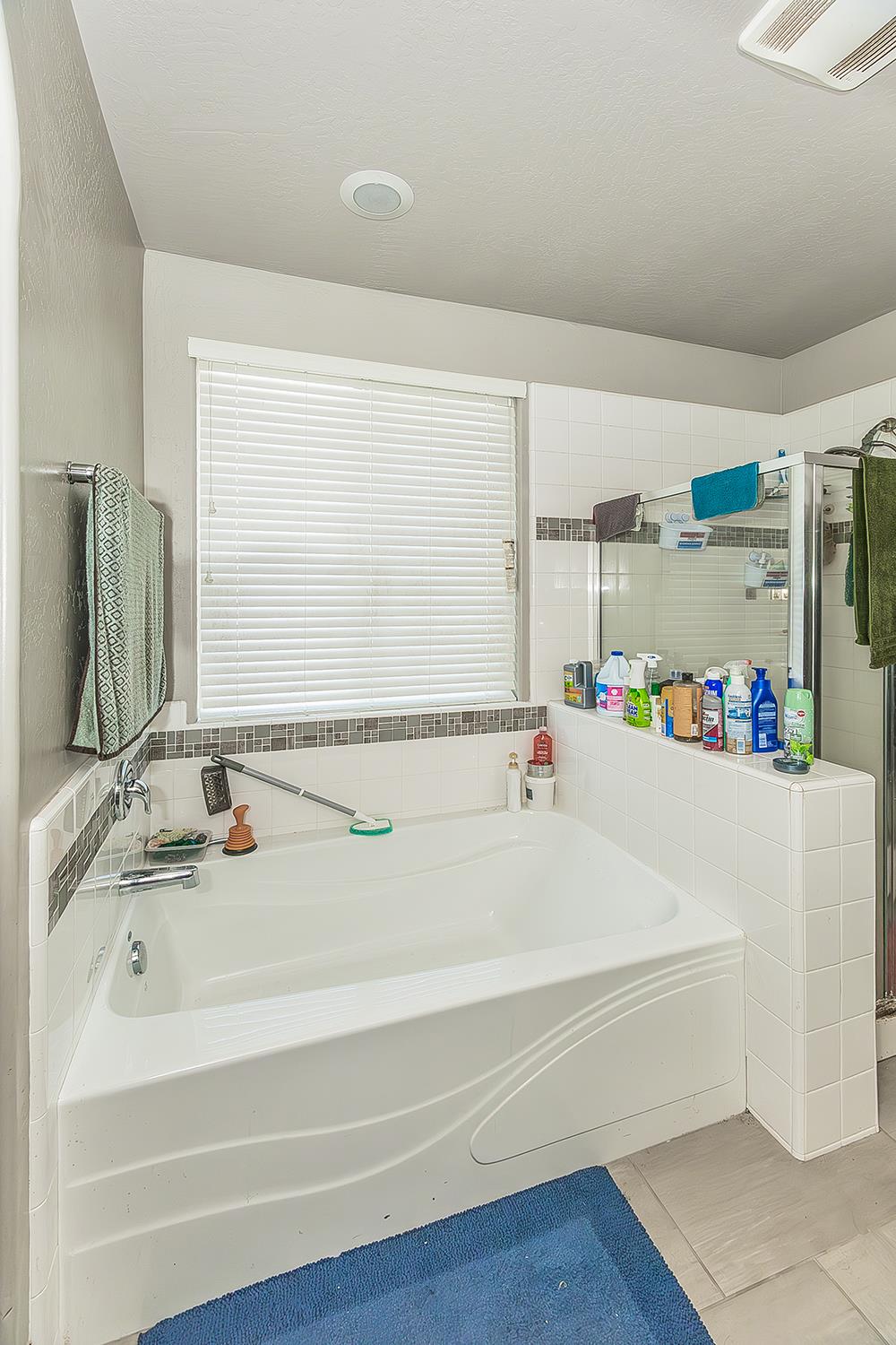 3549 Taylor Ln, Clovis, CA 93619