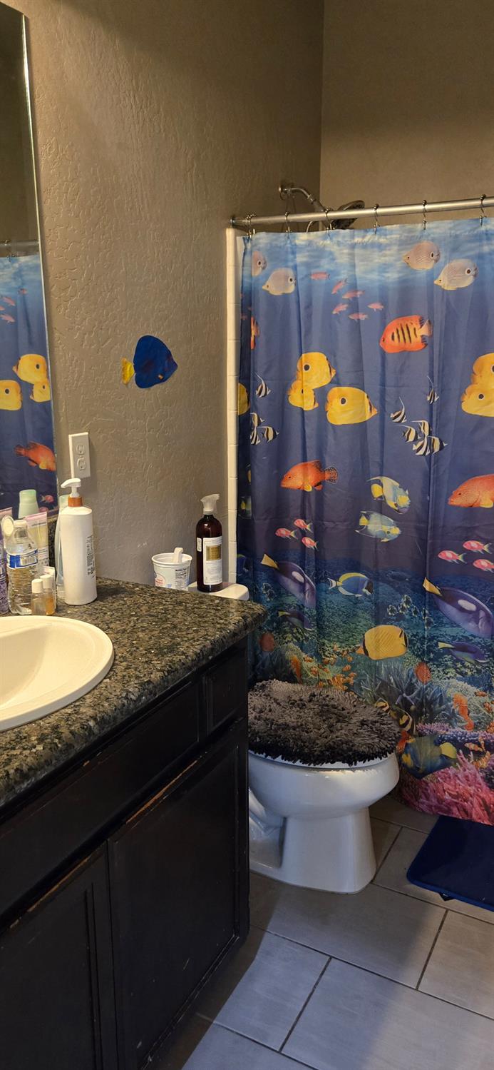 3549 Taylor Ln, Clovis, CA 93619