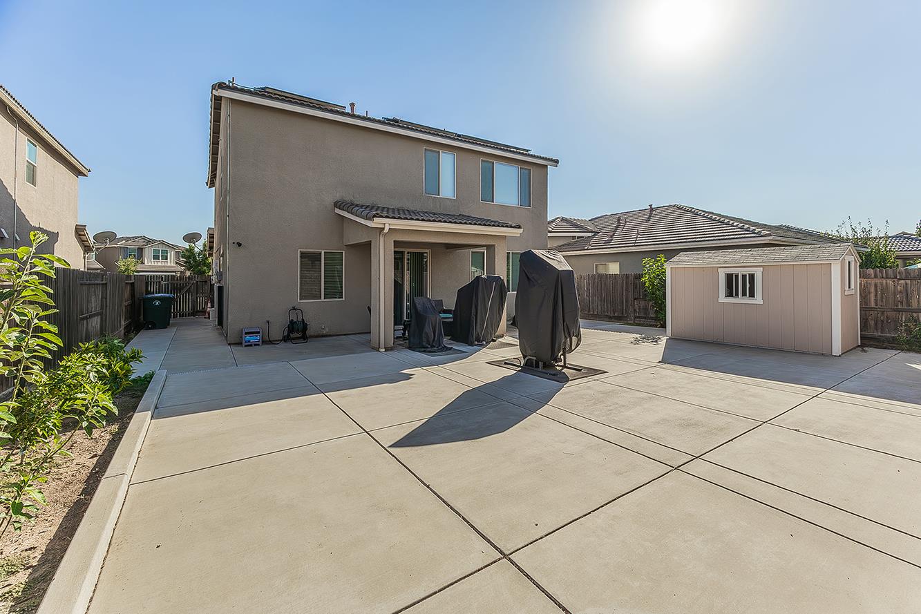 3549 Taylor Ln, Clovis, CA 93619
