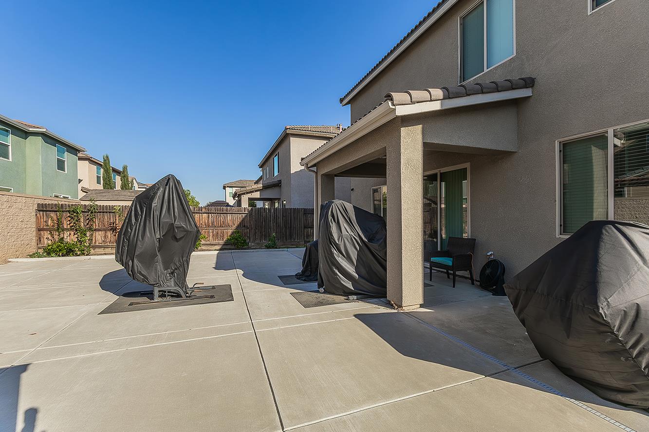 3549 Taylor Ln, Clovis, CA 93619