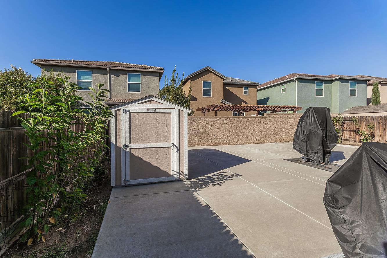 3549 Taylor Ln, Clovis, CA 93619