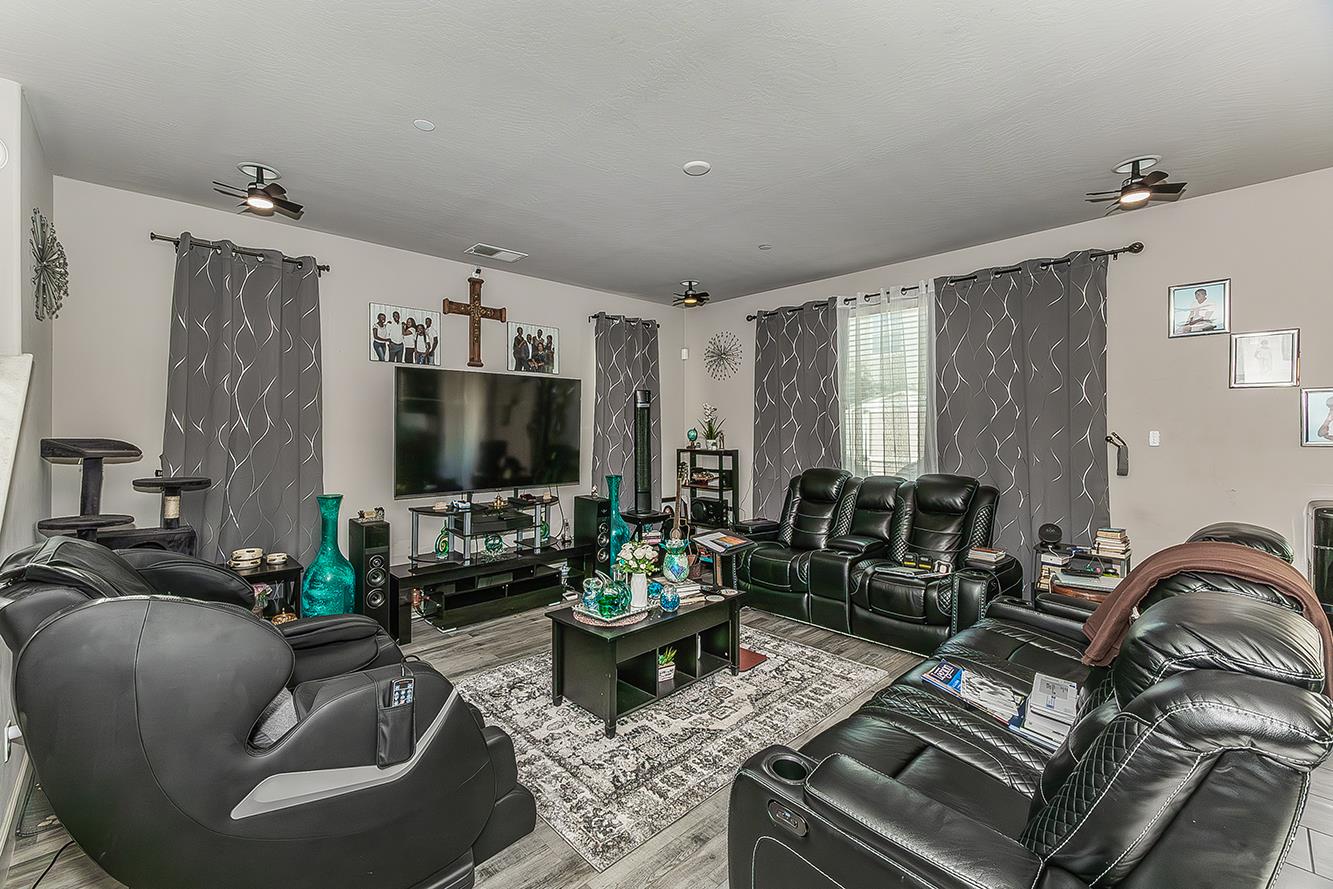 3549 Taylor Ln, Clovis, CA 93619