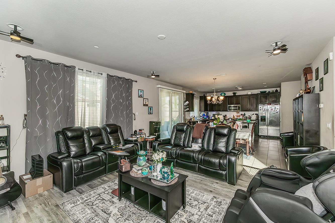 3549 Taylor Ln, Clovis, CA 93619