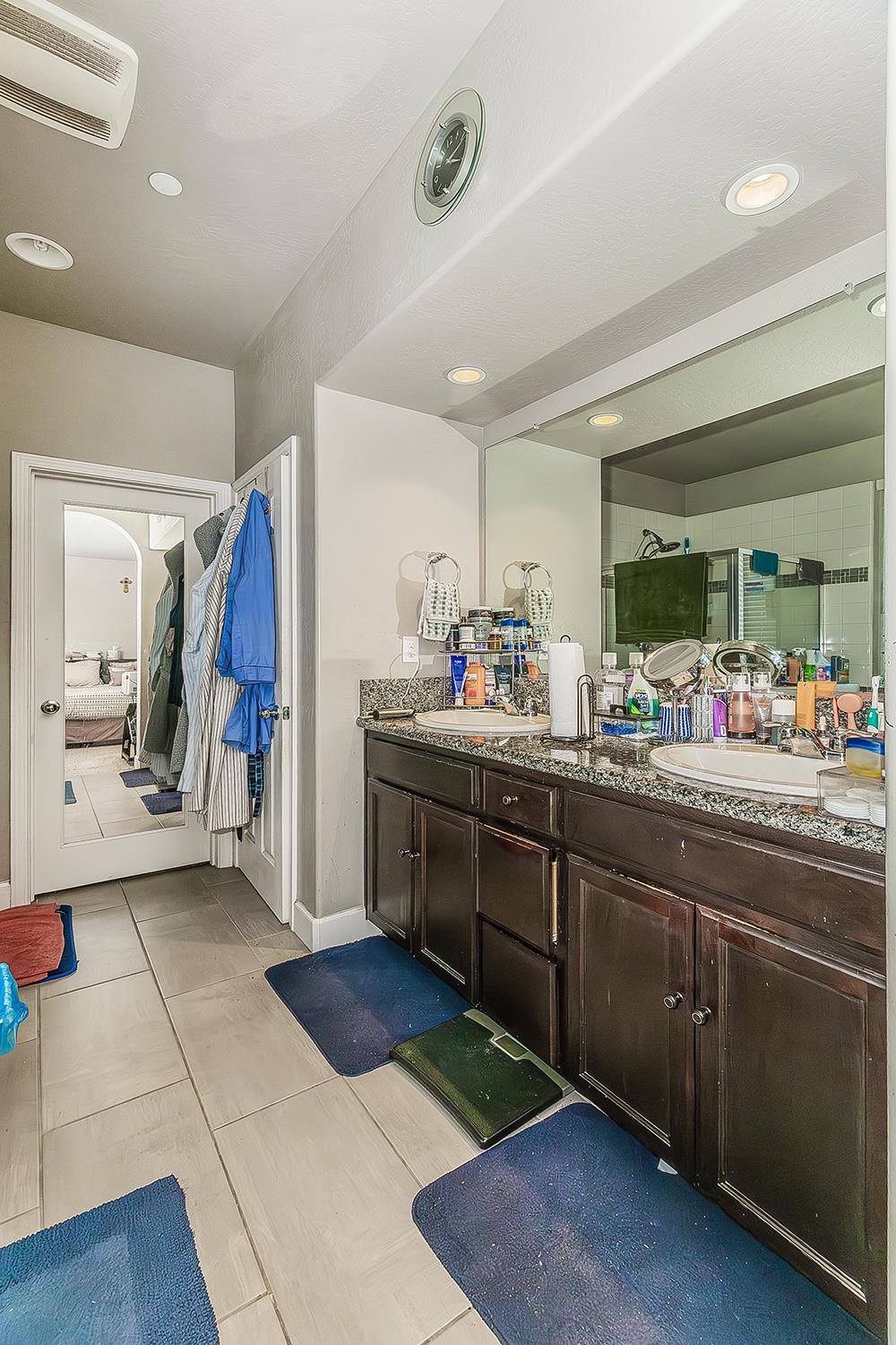 3549 Taylor Ln, Clovis, CA 93619