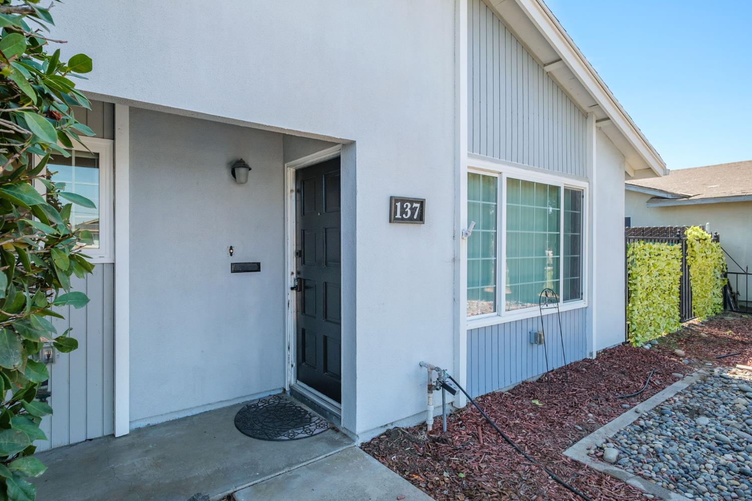 137 W Spruce Ave, Lemoore, CA 93245