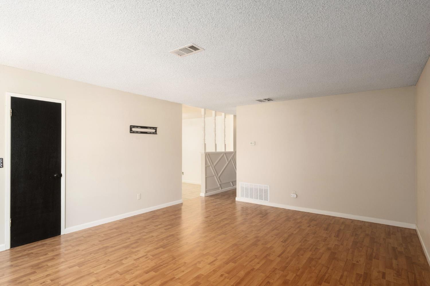 137 W Spruce Ave, Lemoore, CA 93245