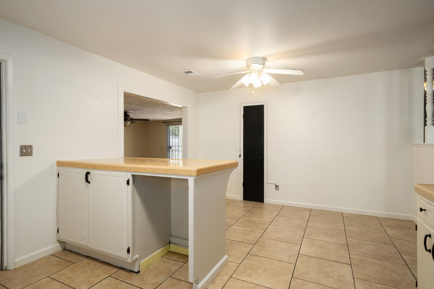 137 W Spruce Ave, Lemoore, CA 93245