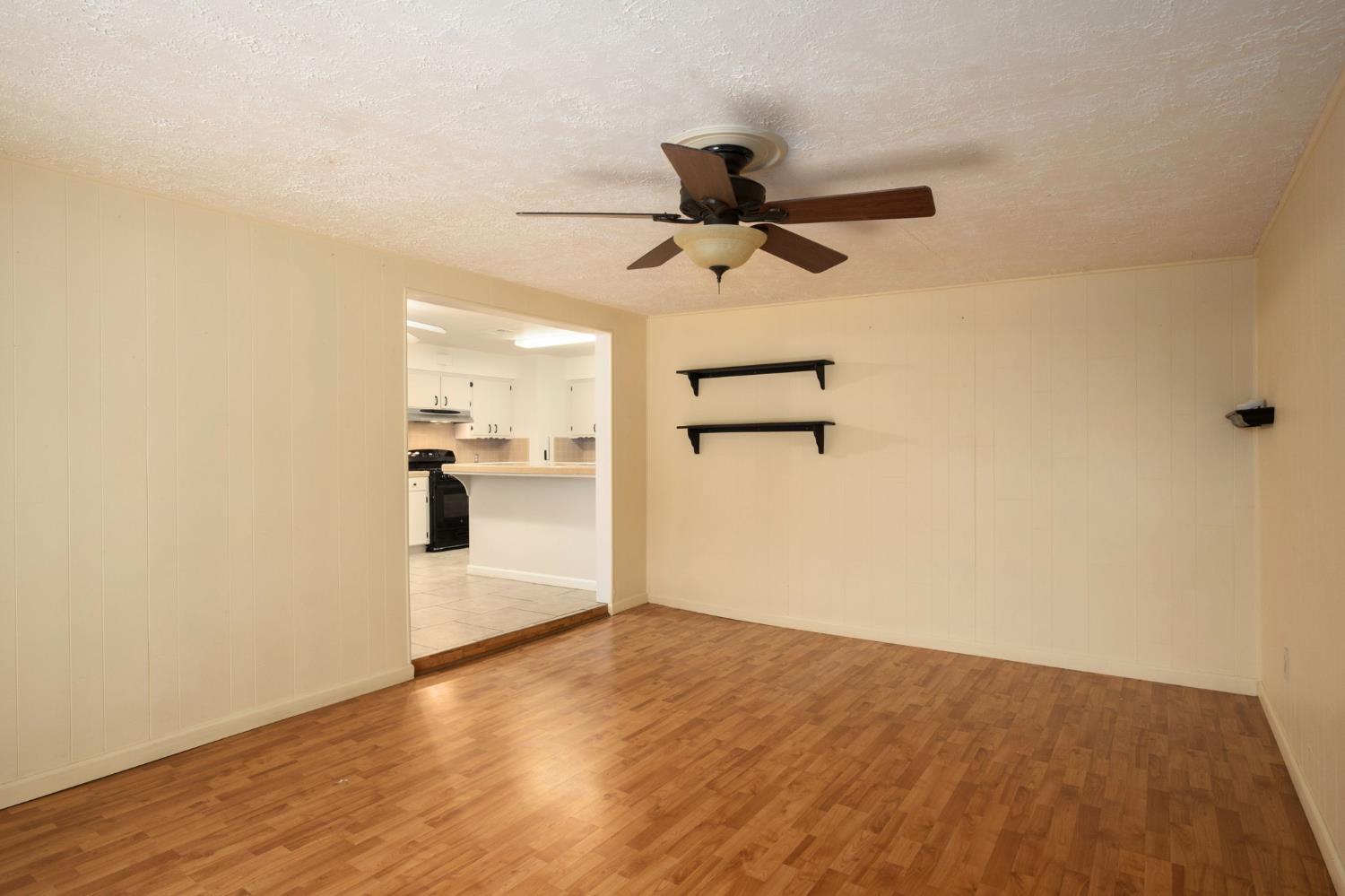 137 W Spruce Ave, Lemoore, CA 93245