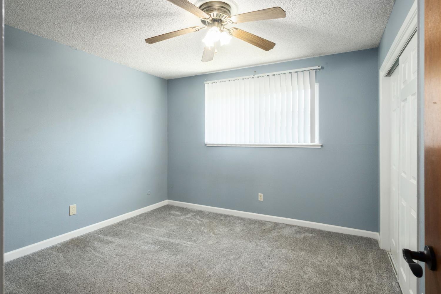 137 W Spruce Ave, Lemoore, CA 93245