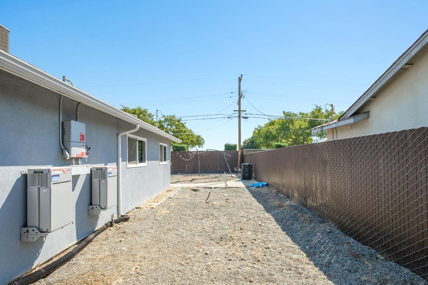 137 W Spruce Ave, Lemoore, CA 93245