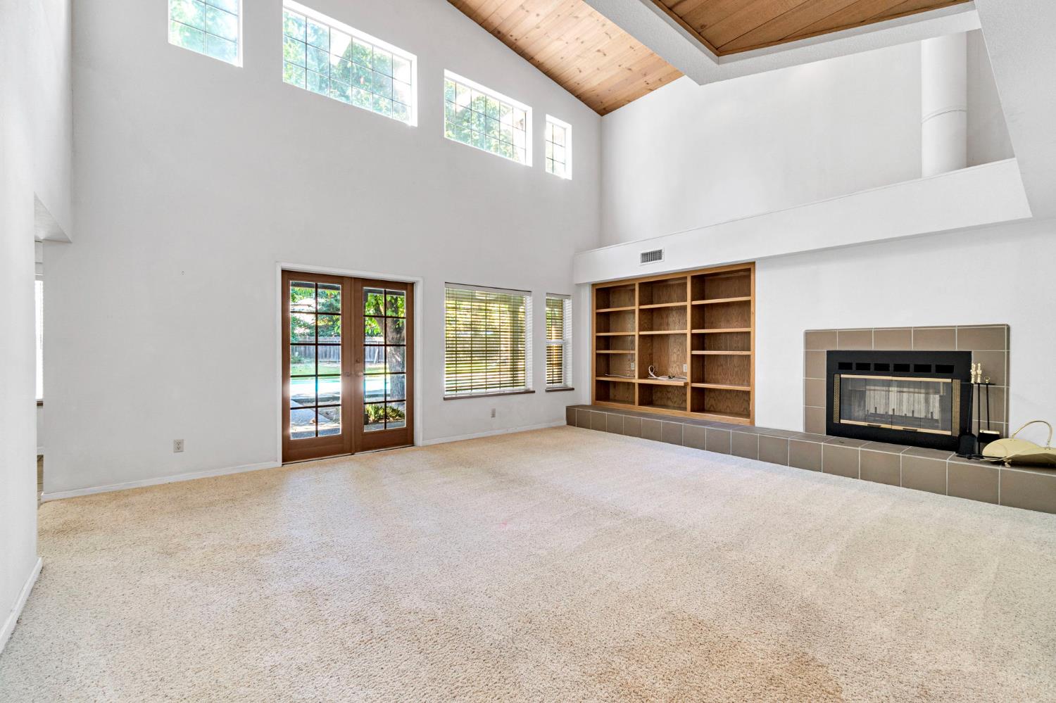 6743 N Dolores, Fresno, CA 93711